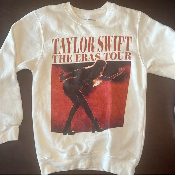 TAYLOR SWIFT | THE ERAS TOUR PHOTO WHITE CREWNECK. Size XS. Reputation. - Picture 4 of 10